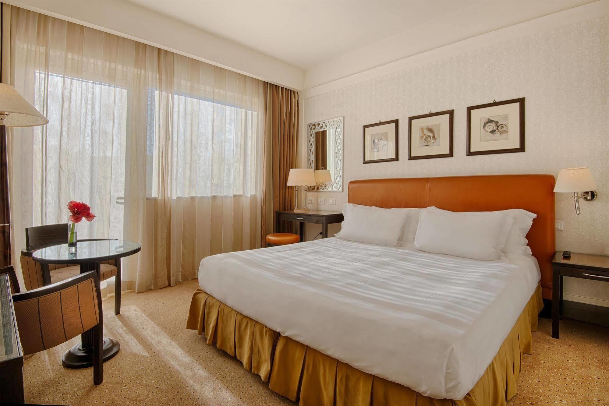 Nh Parco Degli Aragonesi Hotel