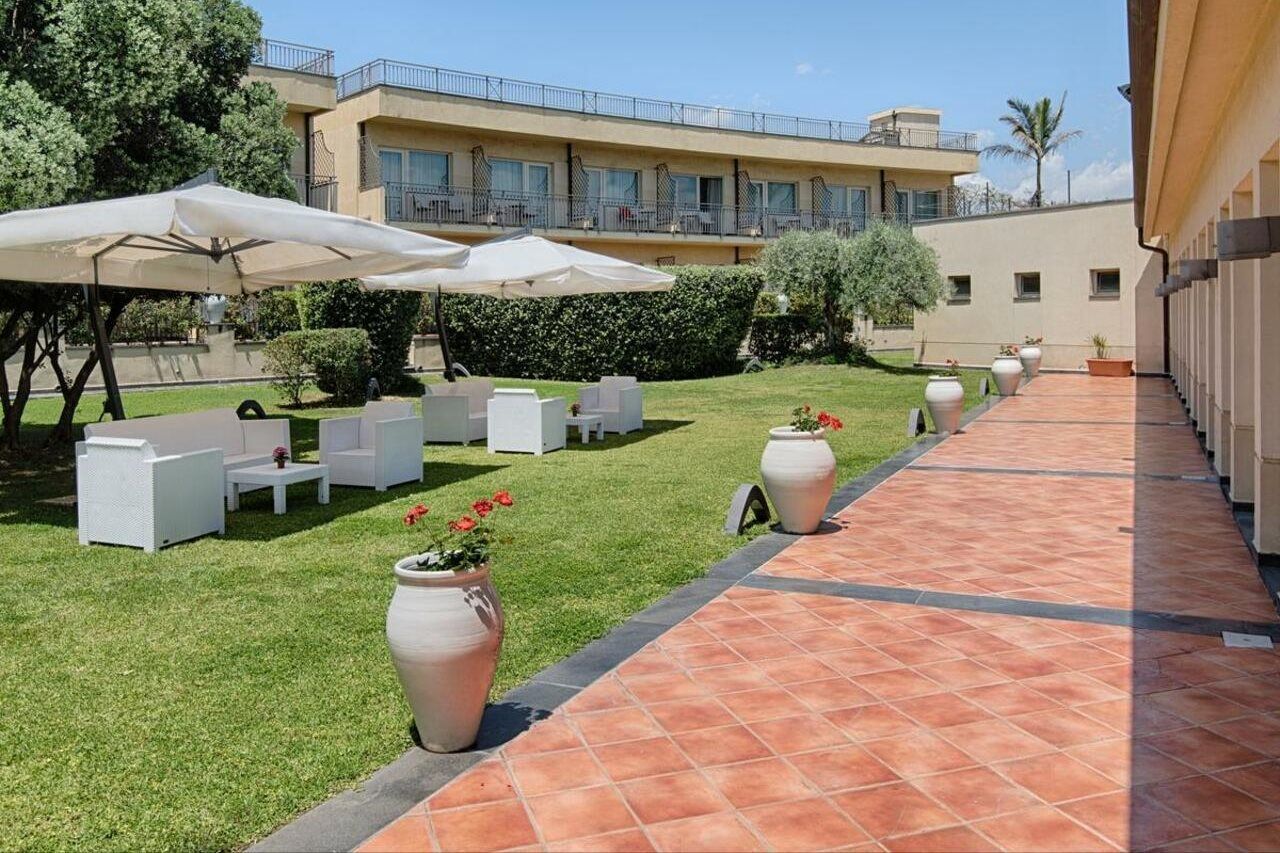 Hotel Nh Parco Degli Aragonesi 4*